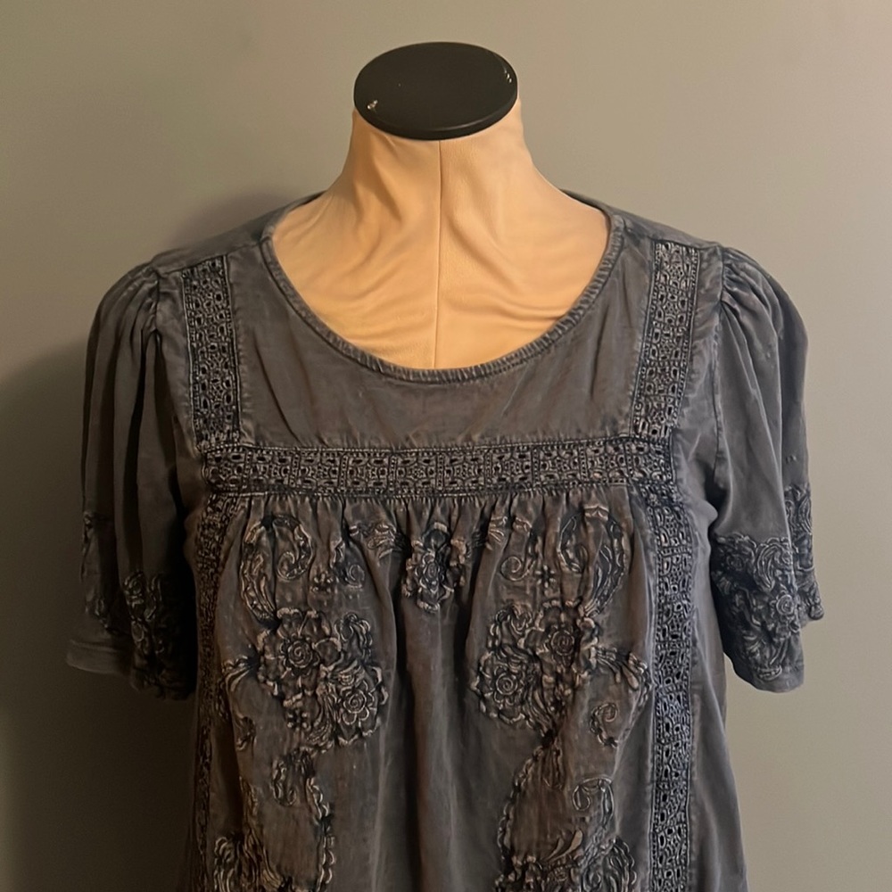 Embroidered soft tee!washed denim look.